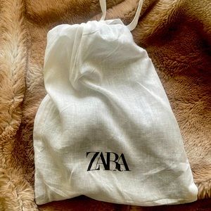 •Classy stiletto with straps 🖤